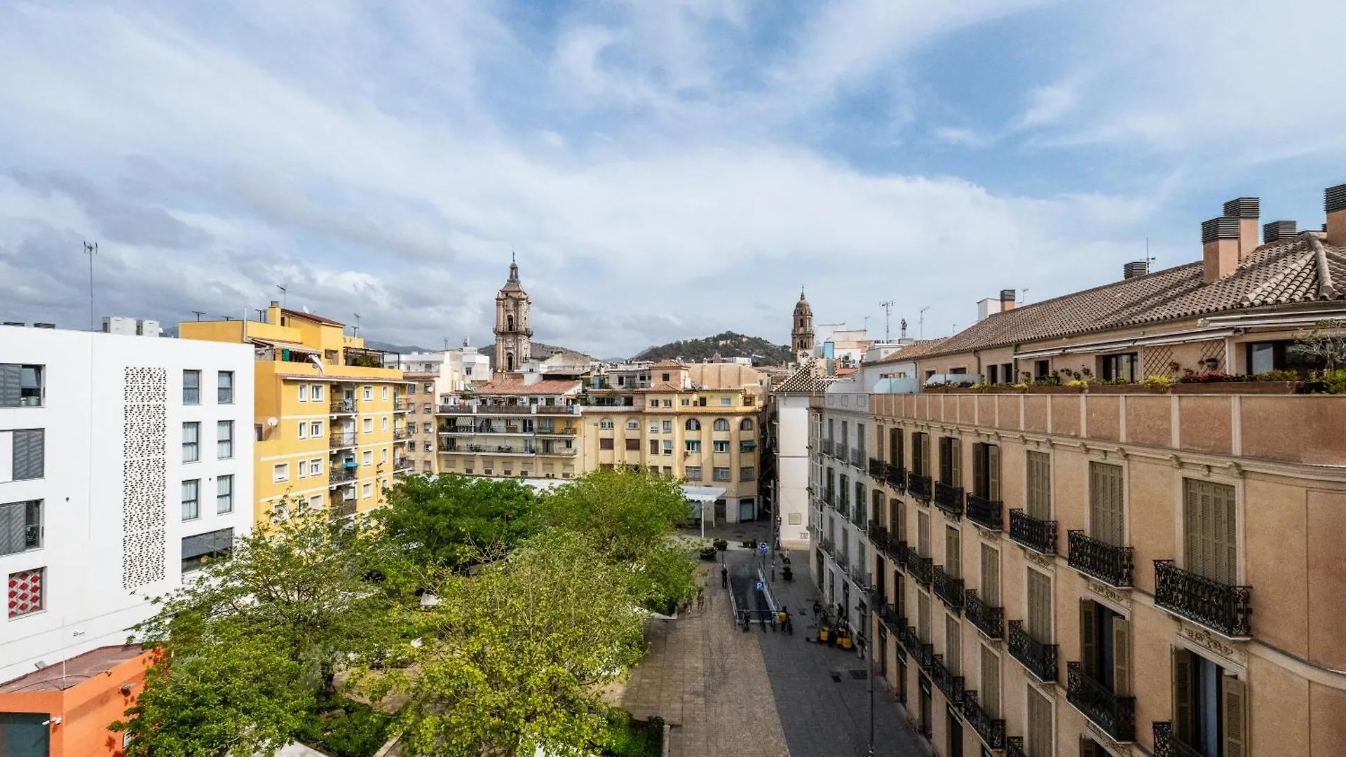 At Villafiel Atarazanas-Plaza Málaga